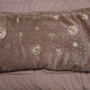 Essential Home throw